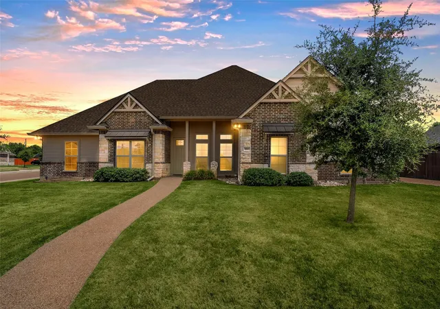 Photo 1 of Sale Pending at 800 Gallant Fox Rd, Hewitt, TX 76643 | MLS# 21377809 | Listing updated on 2026-09-13