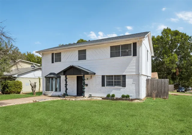 Photo 2 of Sale Pending at 213 Harrington Cir, Duncanville, TX 75116 | MLS# 21373538 | Listing updated on 2026-09-29