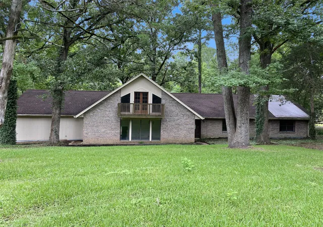 Photo 2 of Single family home for sale at 451 Irving Blf Rd, Shreveport, LA 71107 | MLS# 21377932 | Listing updated on 2026-09-15