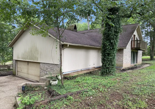 Photo 3 of Single family home for sale at 451 Irving Blf Rd, Shreveport, LA 71107 | MLS# 21377932 | Listing updated on 2026-09-15