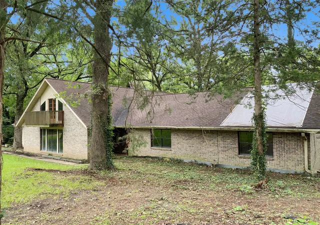 Photo 3 of Single family home for sale at 451 Irving Blf Rd, Shreveport, LA 71107 | MLS# 21377932 | Listing updated on 2026-09-15
