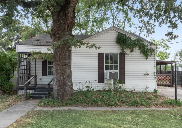 Photo 1 of Single family home for sale at 1017 Clarence St W, Fort Worth, TX 76117 | MLS# 21377984 | Listing updated on 2026-09-14
