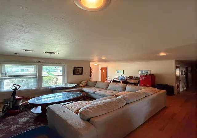 Photo 2 of Sale Pending at 4218 Idylwood Ln, Waco, TX 76705 | MLS# 21378032 | Listing updated on 2026-09-10