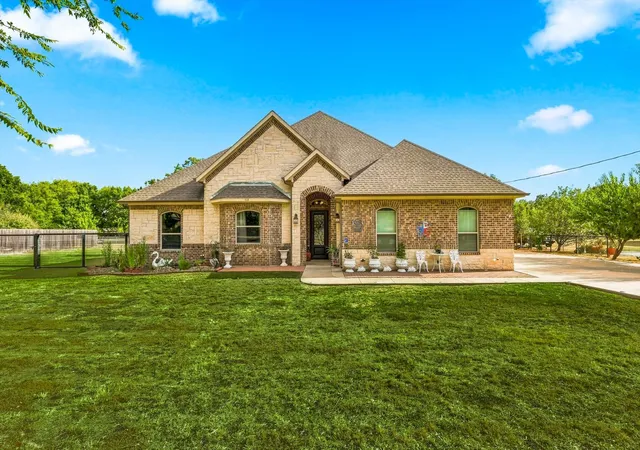Photo 1 of Single family home for sale at 113 Silverwood Dr, Red Oak, TX 75154 | MLS# 21377792 | Listing updated on 2026-09-10