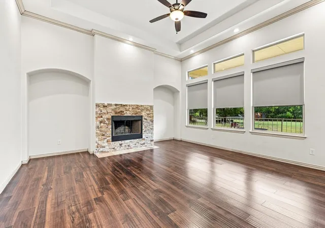 Photo 2 of Single family home for sale at 113 Silverwood Dr, Red Oak, TX 75154 | MLS# 21377792 | Listing updated on 2026-09-10