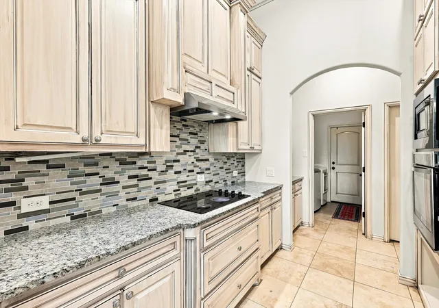 Photo 3 of Single family home for sale at 113 Silverwood Dr, Red Oak, TX 75154 | MLS# 21377792 | Listing updated on 2026-09-10