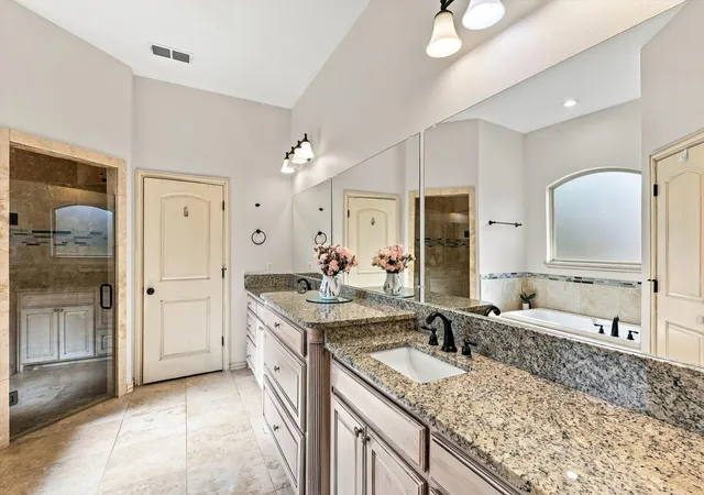 Photo 3 of Single family home for sale at 113 Silverwood Dr, Red Oak, TX 75154 | MLS# 21377792 | Listing updated on 2026-09-10