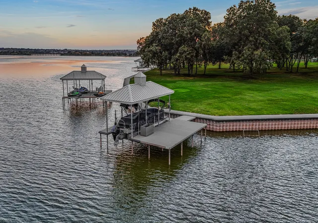 Photo 2 of Single family home for sale at 28 Victoria Dr, Rowlett, TX 75088 | MLS# 21373286 | Listing updated on 2026-10-04