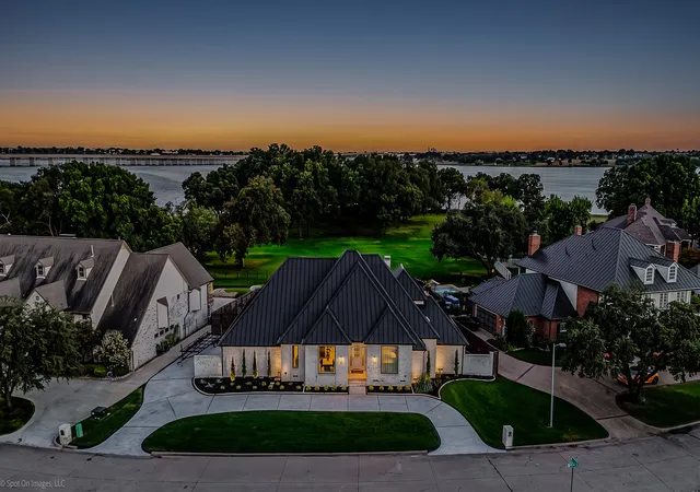 Photo 3 of Single family home for sale at 28 Victoria Dr, Rowlett, TX 75088 | MLS# 21373286 | Listing updated on 2026-10-04