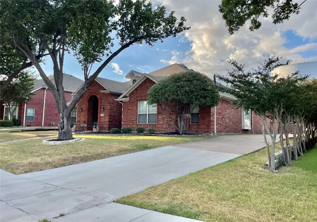 Photo 3 of Single family home for sale at 4305 Maize Dr, Plano, TX 75093 | MLS# 21376415 | Listing updated on 2026-09-12
