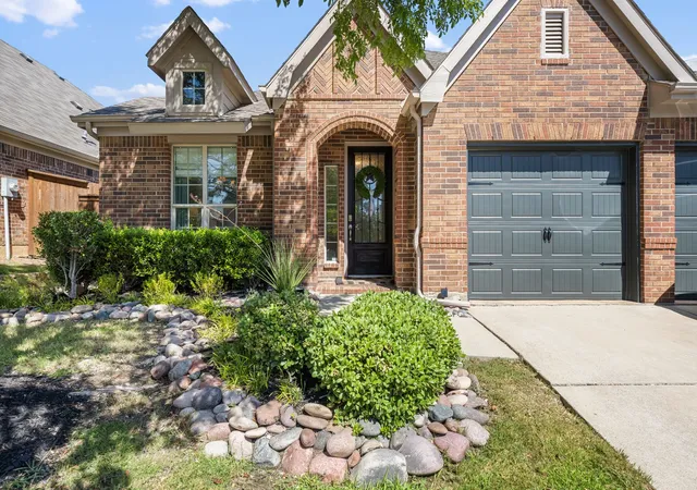 Photo 2 of Single family home for sale at 3633 Saratoga Downs Way, Fort Worth, TX 76244 | MLS# 21375575 | Listing updated on 2026-09-09