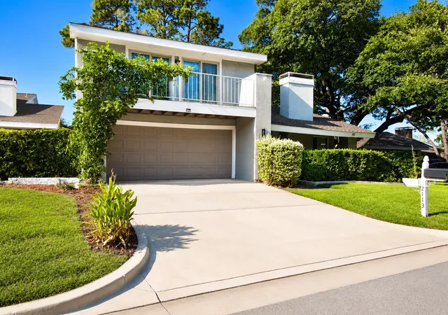 Photo 1 of Sale Pending at 2113 Oakwood Ln, Arlington, TX 76012 | MLS# 21377992 | Listing updated on 2026-09-30