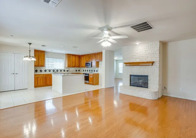 Photo 4 of Single family home for sale at 4205 Bayside Ct, Arlington, TX 76016 | MLS# 21367533 | Listing updated on 2026-09-13