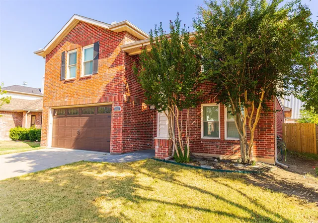 Single family home for sale at 5537 Camarillo Dr, Fort Worth, TX 76244 | MLS# 21376222