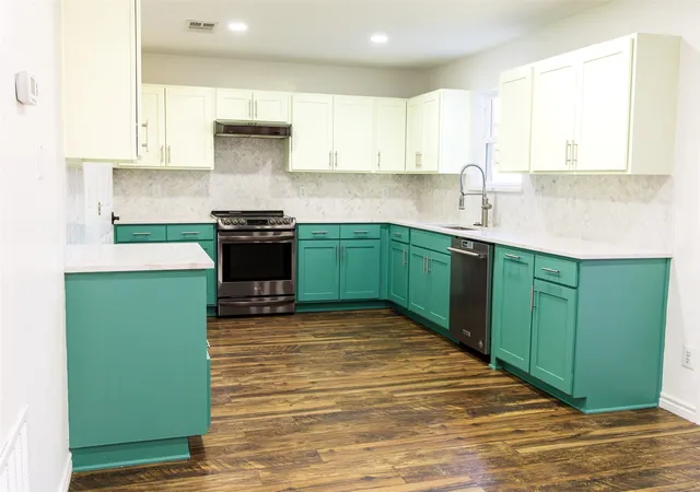 Photo 3 of Single family home for sale at 5537 Camarillo Dr, Fort Worth, TX 76244 | MLS# 21376222 | Listing updated on 2026-09-13