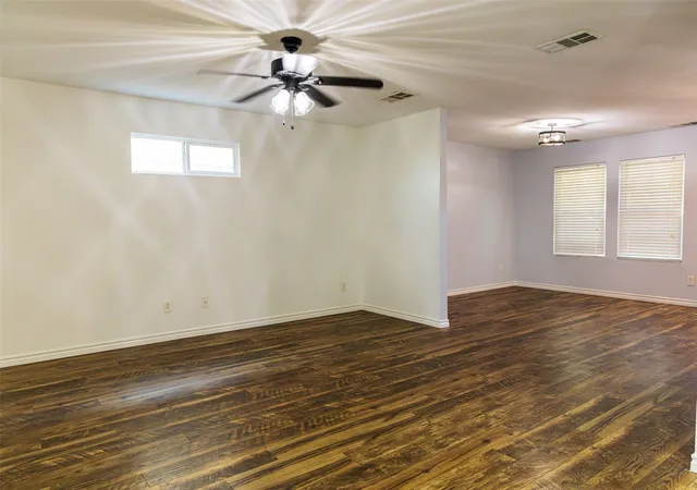 Photo 4 of Single family home for sale at 5537 Camarillo Dr, Fort Worth, TX 76244 | MLS# 21376222 | Listing updated on 2026-09-13