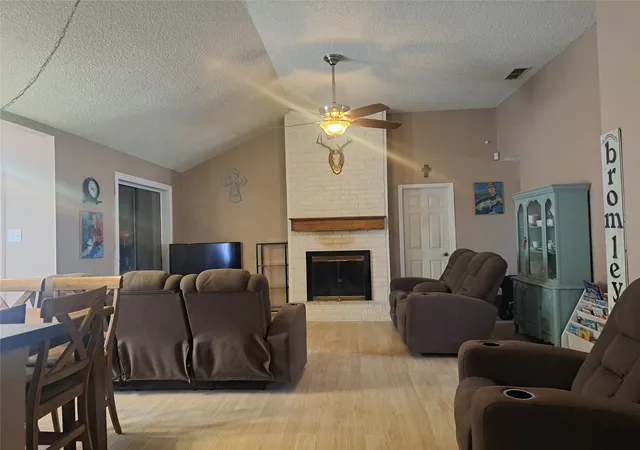 Photo 2 of Sale Pending at 23 Reagan Cir, Abilene, TX 79605 | MLS# 21378015 | Listing updated on 2026-09-24