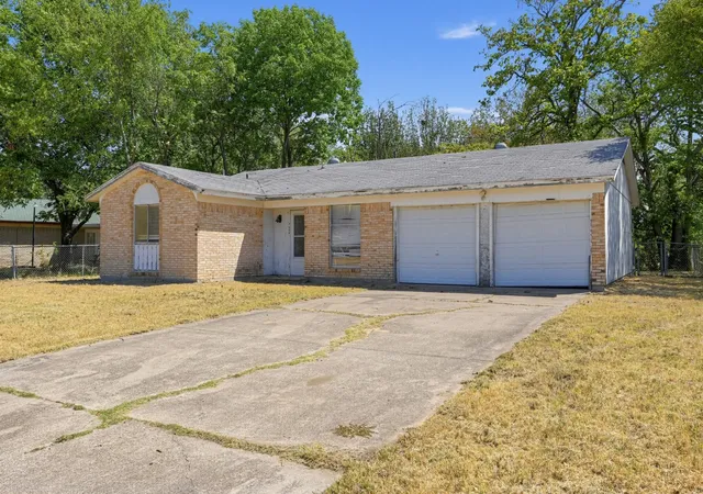 Photo 2 of Sale Pending at 4604 Navajo Trl, Balch Springs, TX 75180 | MLS# 21378100 | Listing updated on 2026-09-08