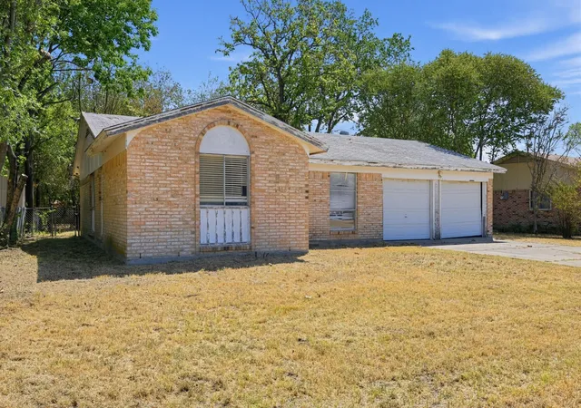 Photo 3 of Sale Pending at 4604 Navajo Trl, Balch Springs, TX 75180 | MLS# 21378100 | Listing updated on 2026-09-08