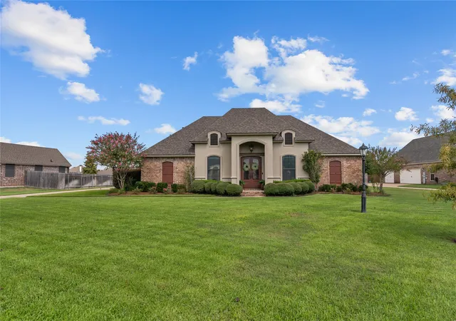 Photo 2 of Sale Pending at 412 Kingston Plantation Blvd, Benton, LA 71006 | MLS# 21378082 | Listing updated on 2026-09-08