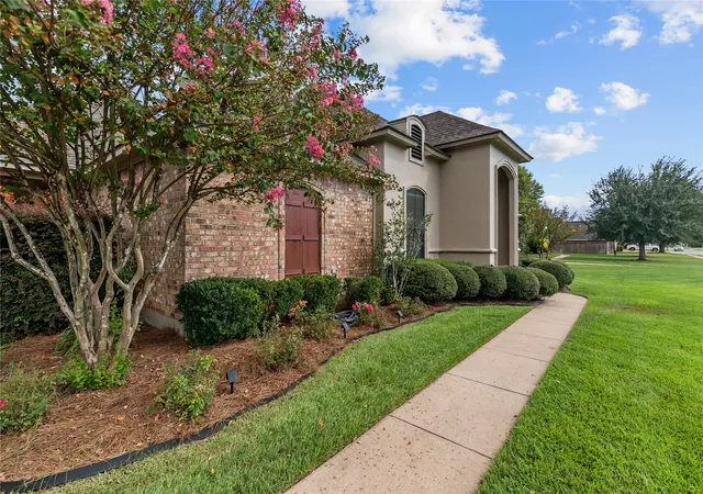 Photo 4 of Sale Pending at 412 Kingston Plantation Blvd, Benton, LA 71006 | MLS# 21378082 | Listing updated on 2026-09-08