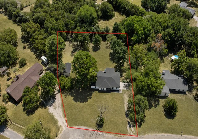 Photo 3 of Sale Pending at 102 Amy Ct, Burleson, TX 76028 | MLS# 21377631 | Listing updated on 2026-09-23
