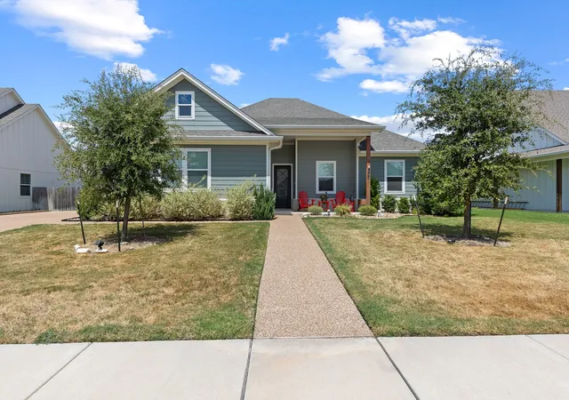 Photo 2 of Single family home for sale at 805 Forward Pass Dr, Hewitt, TX 76643 | MLS# 21378171 | Listing updated on 2026-09-26