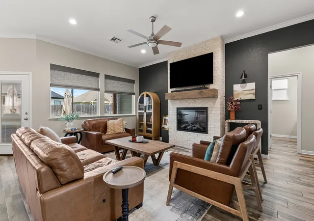 Photo 3 of Single family home for sale at 805 Forward Pass Dr, Hewitt, TX 76643 | MLS# 21378171 | Listing updated on 2026-09-26