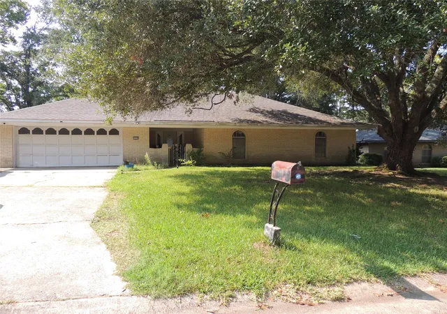 Photo 1 of Sale Pending at 2029 S Kirkwood Dr, Shreveport, LA 71118 | MLS# 21378169 | Listing updated on 2026-09-08