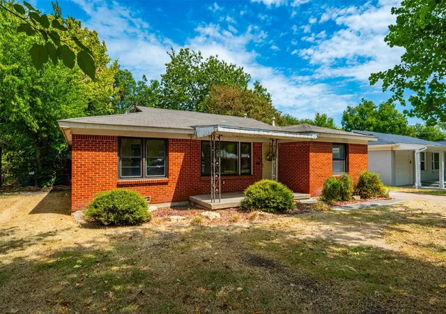 Photo 4 of Single family home for sale at 5512 Santa Barbara Ave, Fort Worth, TX 76114 | MLS# 21376994 | Listing updated on 2026-09-11