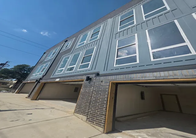 Photo 3 of Townhouse for sale at 2514 Lucas Dr #101, Dallas, TX 75219 | MLS# 21366910 | Listing updated on 2026-09-14