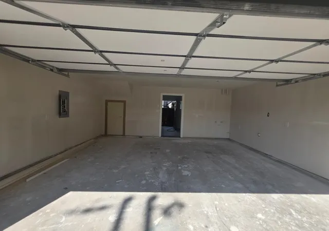 Photo 4 of Townhouse for sale at 2514 Lucas Dr #101, Dallas, TX 75219 | MLS# 21366910 | Listing updated on 2026-09-14