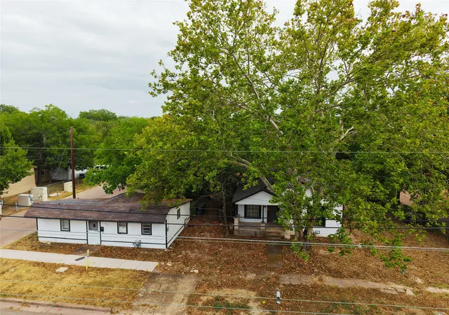 Photo 1 of Single family home for sale at 314 Kaufman St, Waxahachie, TX 75165 | MLS# 21378141 | Listing updated on 2026-09-14