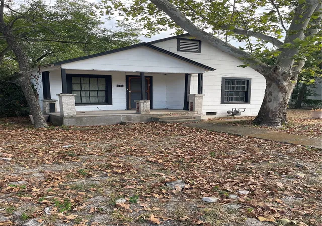 Photo 3 of Single family home for sale at 314 Kaufman St, Waxahachie, TX 75165 | MLS# 21378141 | Listing updated on 2026-09-14