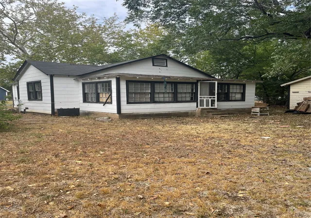 Photo 3 of Single family home for sale at 314 Kaufman St, Waxahachie, TX 75165 | MLS# 21378141 | Listing updated on 2026-09-14