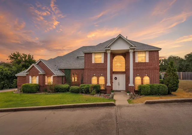 Photo 1 of Single family home for sale at 333 Coach House Cir, Fort Worth, TX 76108 | MLS# 21378101 | Listing updated on 2026-09-30