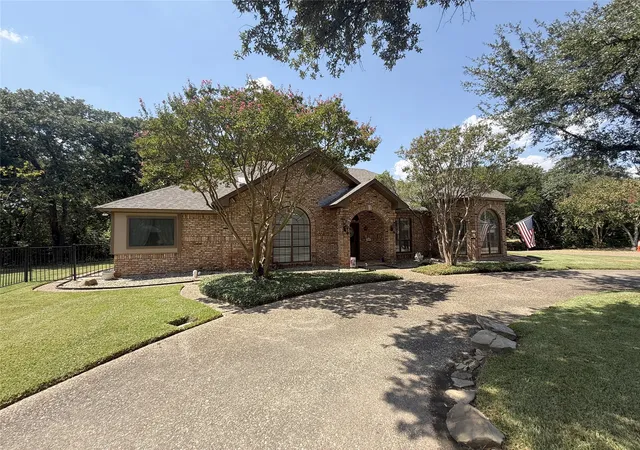 Photo 1 of Single family home for sale at 100 Kings Row Dr, Mansfield, TX 76063 | MLS# 21373333 | Listing updated on 2026-09-26