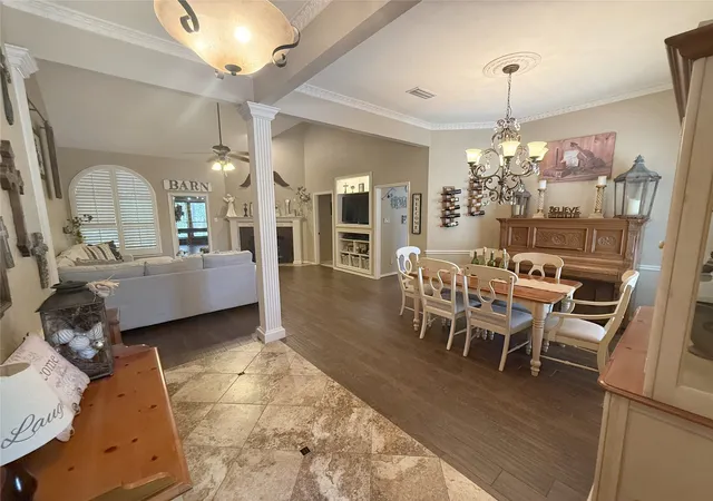 Photo 4 of Single family home for sale at 100 Kings Row Dr, Mansfield, TX 76063 | MLS# 21373333 | Listing updated on 2026-09-26