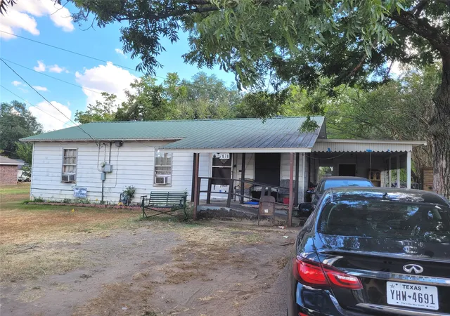 Photo 1 of Single family home for sale at 1818 E Booth, Paris, TX 75460 | MLS# 21378214 | Listing updated on 2026-09-11