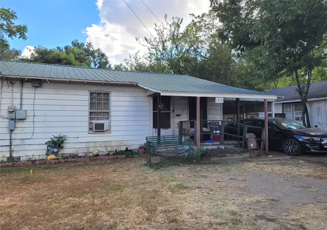 Photo 2 of Single family home for sale at 1818 E Booth, Paris, TX 75460 | MLS# 21378214 | Listing updated on 2026-09-11