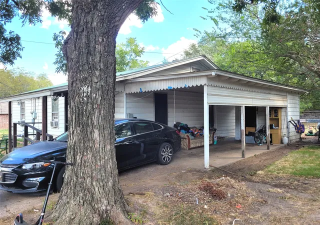 Photo 3 of Single family home for sale at 1818 E Booth, Paris, TX 75460 | MLS# 21378214 | Listing updated on 2026-09-11