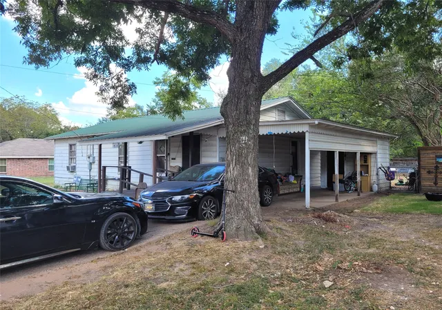 Photo 3 of Single family home for sale at 1818 E Booth, Paris, TX 75460 | MLS# 21378214 | Listing updated on 2026-09-11