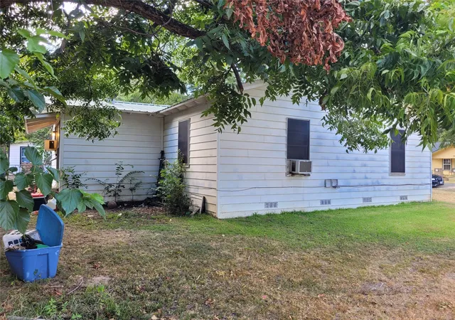 Photo 4 of Single family home for sale at 1818 E Booth, Paris, TX 75460 | MLS# 21378214 | Listing updated on 2026-09-11