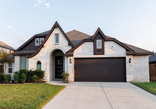Photo 1 of Single family home for sale at 324 W Milas Ln, Glenn Heights, TX 75154 | MLS# 21373080 | Listing updated on 2026-09-14