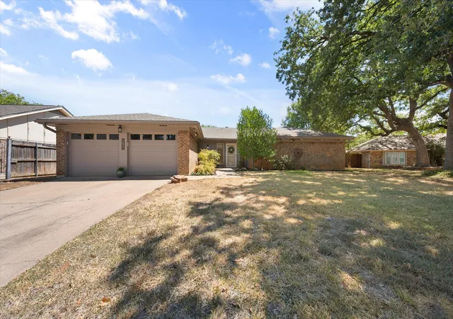 Photo 29 of Single family home for sale at 2709 Burnwood Ct, Arlington, TX 76016 | MLS# 21375845 | Listing updated on 2026-10-03