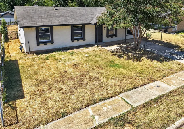 Photo 3 of Sale Pending at 661 Edgeglen Dr, Dallas, TX 75217 | MLS# 21378189 | Listing updated on 2026-09-08