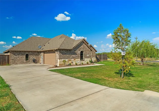 Photo 3 of Single family home for sale at 1310 High Meadow Ln, Nevada, TX 75173 | MLS# 21374401 | Listing updated on 2026-09-14