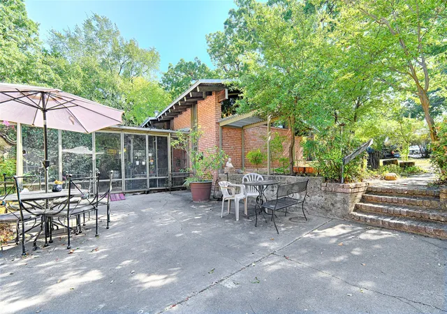Photo 3 of Single family home for sale at 1101 Owenwood Dr, Irving, TX 75061 | MLS# 21374892 | Listing updated on 2026-09-30