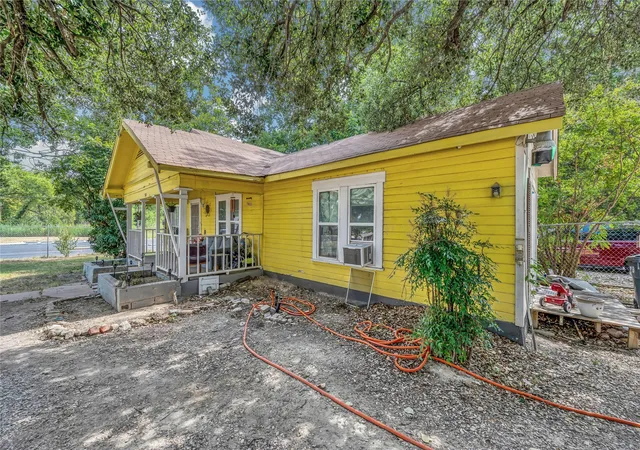 Photo 2 of Multi family home for sale at 500 N 34th Street, Waco, TX 76710 | MLS# 21377288 | Listing updated on 2026-09-10
