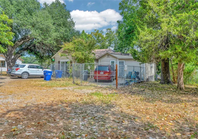Photo 3 of Multi family home for sale at 500 N 34th Street, Waco, TX 76710 | MLS# 21377288 | Listing updated on 2026-09-10